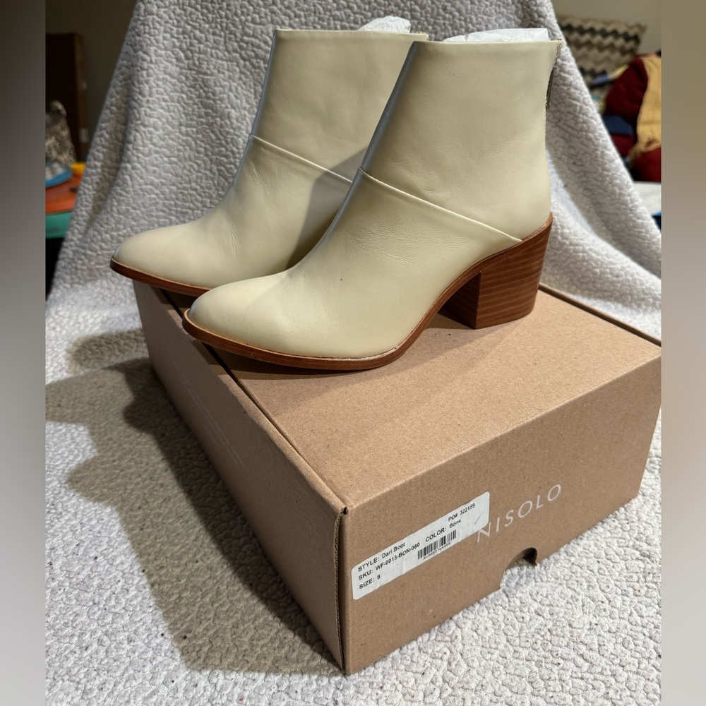 Nisolo “Dari Boot” Color: Bone Size:8